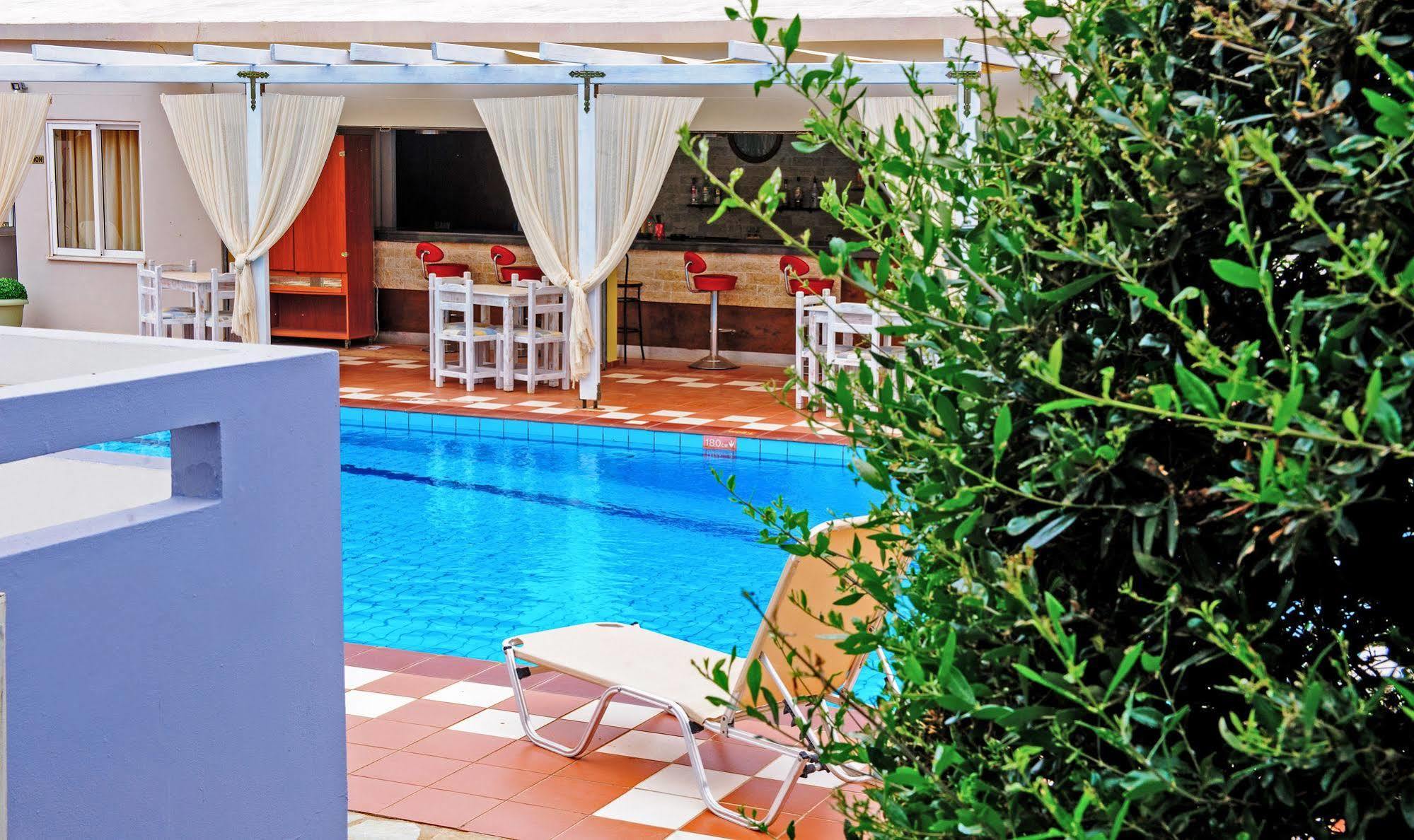 Golden Sun Boutique Aparthotel Malia  Bagian luar foto